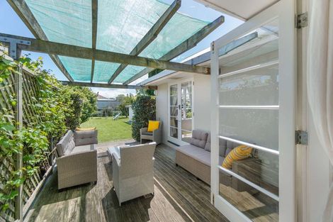 Photo of property in 17 Sackville Street, Martinborough, 5711