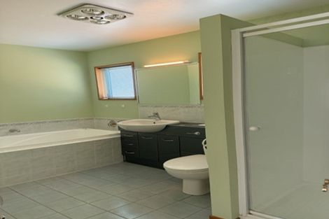 Photo of property in 1/5 Chateau Drive, Burnside, Christchurch, 8053