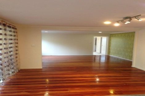 Photo of property in 19 Sunnyside Road, Sunnyvale, Auckland, 0612