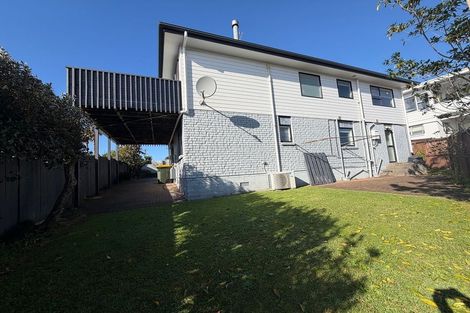 Photo of property in 2/42 Aberdeen Road, Campbells Bay, Auckland, 0620