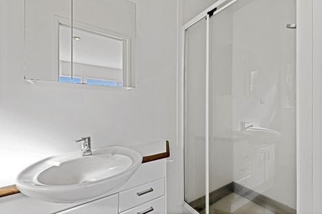 Photo of property in 2/20 Norwood Road, Bayswater, Auckland, 0622