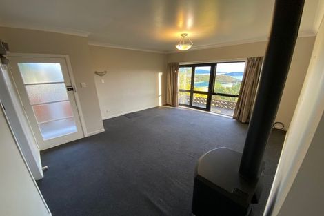 Photo of property in 3 Salford Street, Newlands, Wellington, 6037