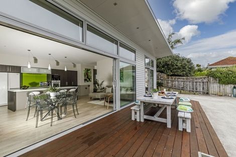 Photo of property in 8a Wairere Road, Torbay, Auckland, 0630