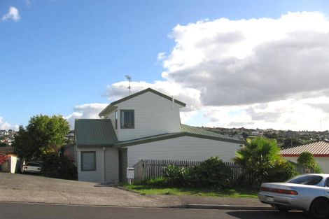 Photo of property in 2/9 Grenadine Place, Unsworth Heights, Auckland, 0632