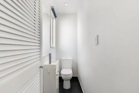Photo of property in 40 Paragon Avenue, Beach Haven, Auckland, 0626