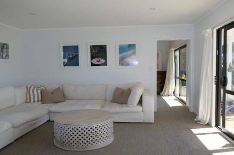 Photo of property in 27 Titoki Road, Waikanae Beach, Waikanae, 5036