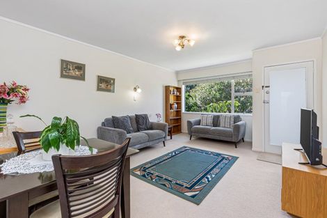 Photo of property in 2/62 Vera Road, Te Atatu South, Auckland, 0610