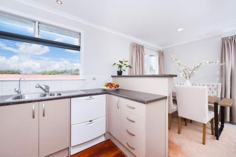 Photo of property in 112 Edmonton Road, Henderson, Auckland, 0612