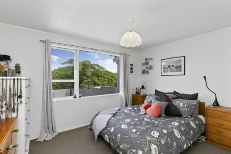 Photo of property in 23b Kingsbridge Place, Newlands, Wellington, 6037