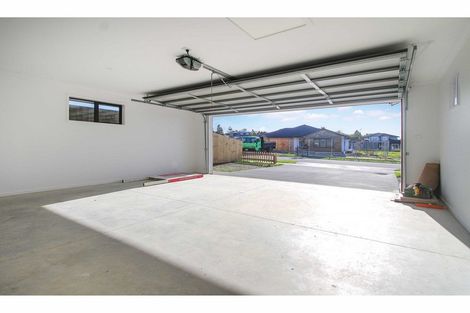 Photo of property in 22 Nellie Drive, Kumeu, 0810