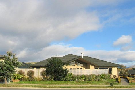 Photo of property in 55 Quadrant Heights, Paraparaumu, 5032