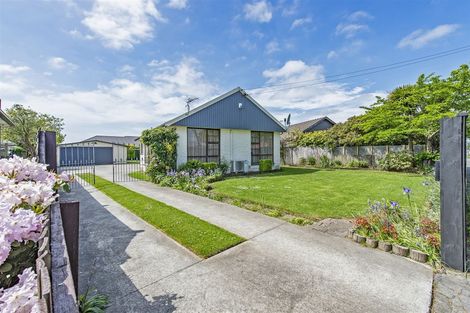 Photo of property in 33 Farquhars Road, Redwood, Christchurch, 8051