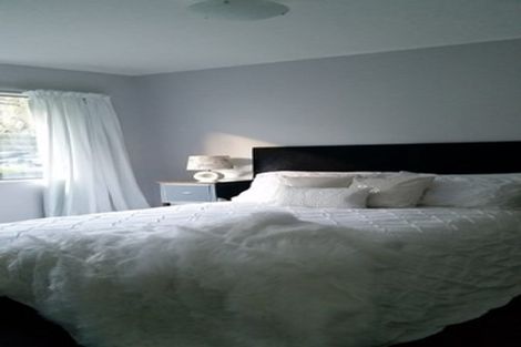 Photo of property in 1/17 Kupari Place, Totara Vale, Auckland, 0629