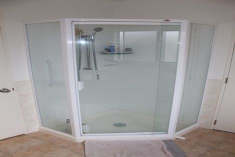 Photo of property in 2/15 Manuka Road, Bayview, Auckland, 0629