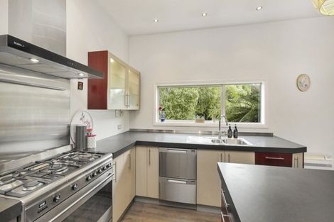 Photo of property in 2 Gamblins Road, Saint Martins, Christchurch, 8022