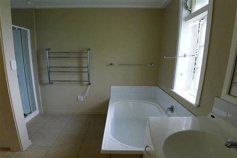 Photo of property in 225 Hanham Road, Kumeu, 0891