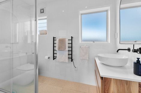 Photo of property in 1/181 Forrest Hill Road, Forrest Hill, Auckland, 0620