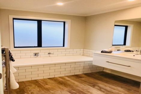 Photo of property in 115 Johnstone Drive, Fitzherbert, Palmerston North, 4410