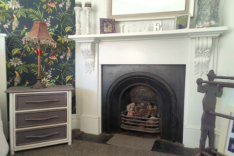 Photo of property in 108 Waikawa Road, Picton, 7220