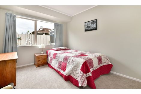 Photo of property in 2/11 Milton Road, Orewa, 0931