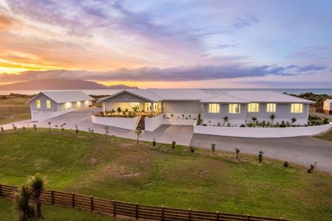Photo of property in 87 Rutherford Drive, Waikanae Beach, Waikanae, 5036