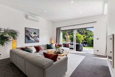 Photo of property in 104 Glendhu Road, Bayview, Auckland, 0629