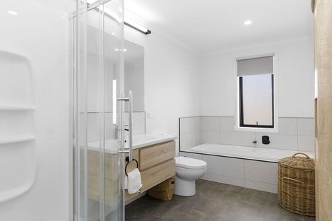 Photo of property in 11 Poulson Grove, Trentham, Upper Hutt, 5018