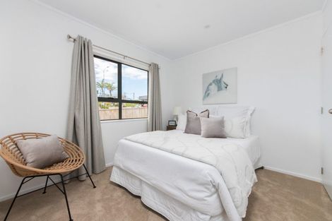 Photo of property in 94 Beach Haven Road, Beach Haven, Auckland, 0626