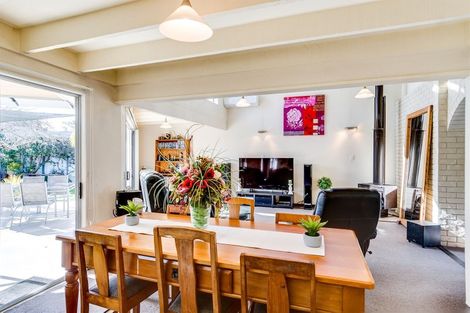 Photo of property in 17 Upham Crescent, Taradale, Napier, 4112