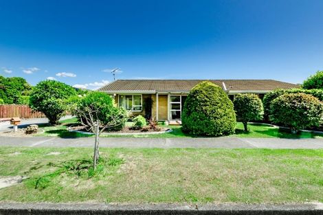 Photo of property in 2a Rewarewa Crescent, Waikanae, 5036