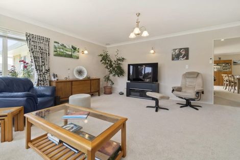Photo of property in 2 San Fernando Way, Henderson, Auckland, 0612