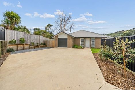 Photo of property in 15 Rewarewa Way, Timberlea, Upper Hutt, 5018