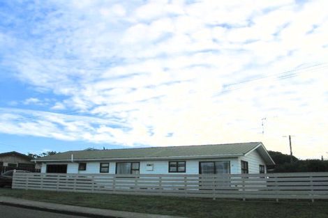 Photo of property in 33 Babbacombe Avenue, Otaki Beach, Otaki, 5512