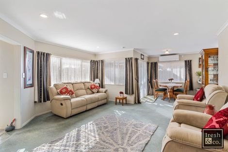 Photo of property in 25 Carisbrook Crescent, Papakura, 2110