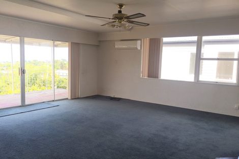 Photo of property in 15 Hauraki Crescent, Pinehill, Auckland, 0632