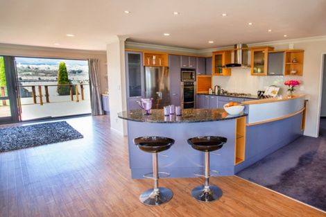 Photo of property in 47 Quadrant Heights, Paraparaumu, 5032