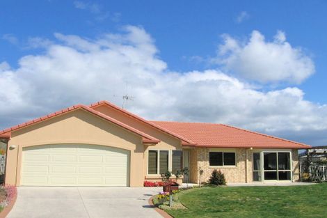 Photo of property in 44 Mcleod Place, Papamoa Beach, Papamoa, 3118