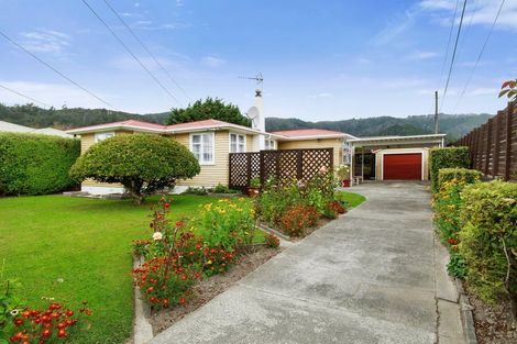Photo of property in 15 Chittick Street, Stokes Valley, Lower Hutt, 5019