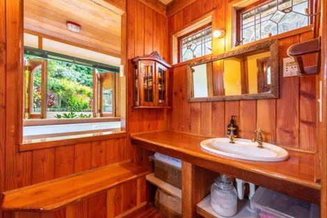 Photo of property in 39 Airlie Road, Plimmerton, Porirua, 5026