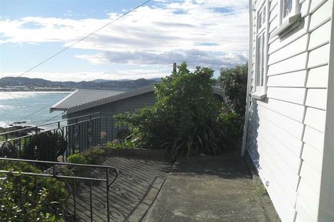 Photo of property in 9 Hungerford Road, Lyall Bay, Wellington, 6022