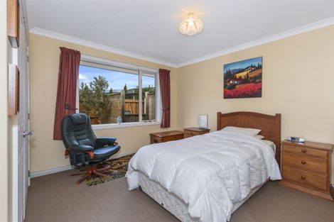 Photo of property in 18 Willowview Drive, Redwood, Christchurch, 8051