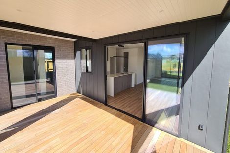 Photo of property in 110 Kaurinui Crescent, One Tree Point, 0118