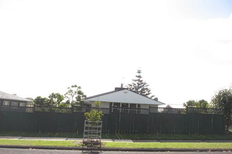 Photo of property in 72 Beechdale Crescent, Pakuranga Heights, Auckland, 2010