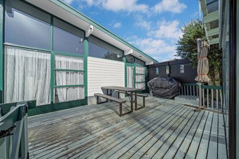 Photo of property in 6 Aplin Place, Birkdale, Auckland, 0626