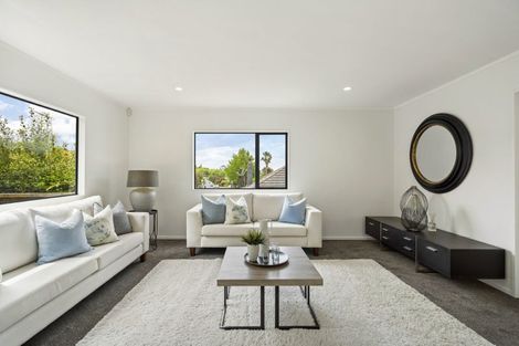 Photo of property in 2/26 Blenheim Street, Glenfield, Auckland, 0629