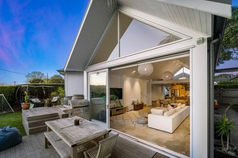 Photo of property in 17 Vincent Road, Northcote Point, Auckland, 0627