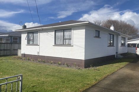 Photo of property in 14 Karaka Street, Merrilands, New Plymouth, 4312