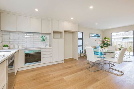 Photo of property in 2/43 Clevedon Road, Papakura, 2110