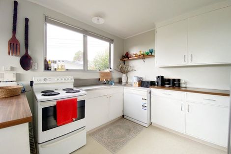 Photo of property in 10 Eastglen Road, Glen Eden, Auckland, 0602