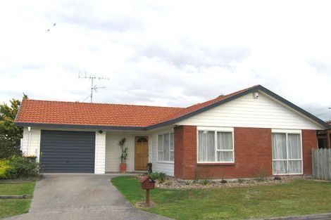 Photo of property in 1 Wyatt Place, Glendene, Auckland, 0602